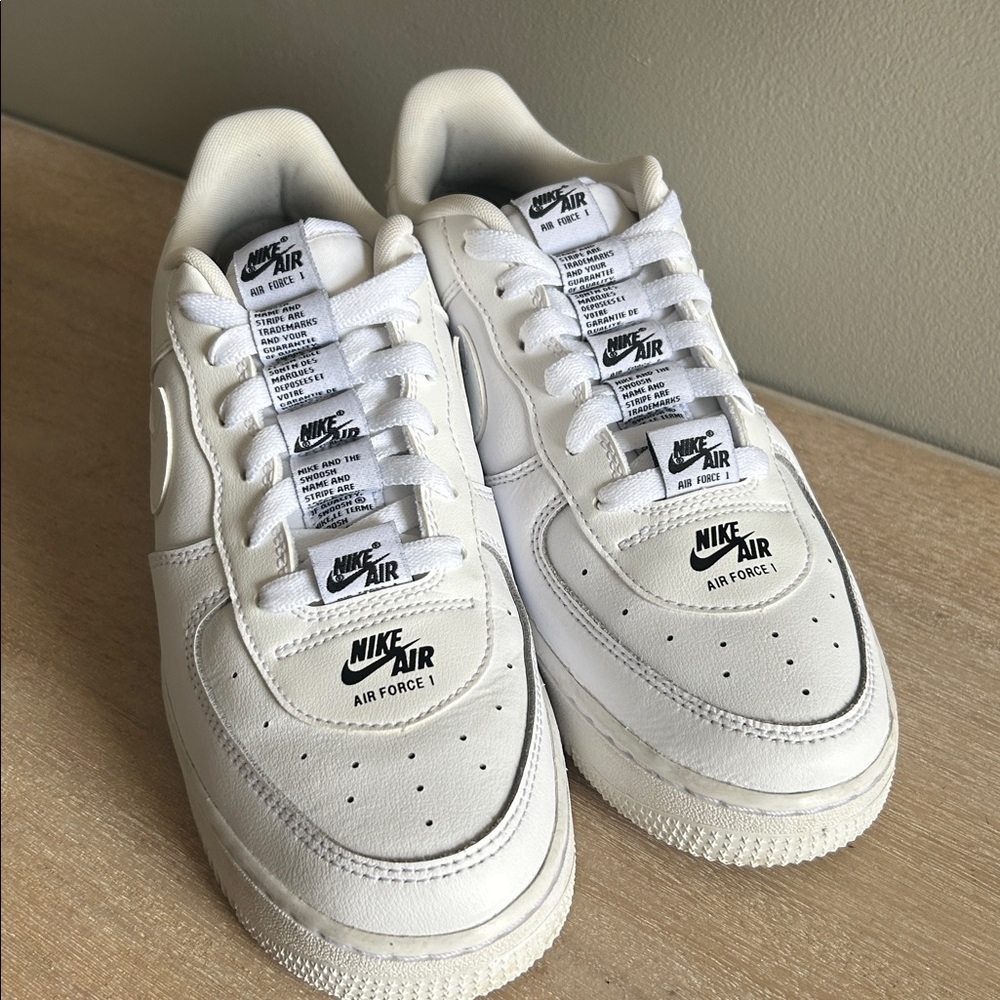 Youth Nike Air Force 1 – Size 6.5 – Classic White –Streetwear & Minimalist Style